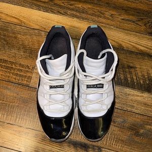 Jordan 11 low iridescent